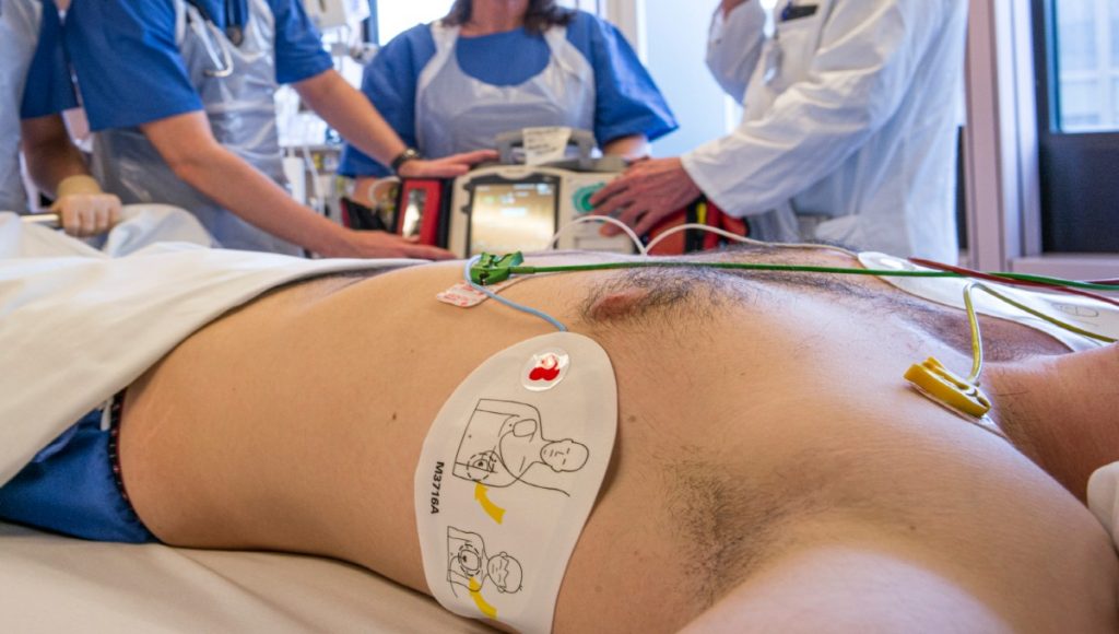 in4training image of cpr training using defibrillator
